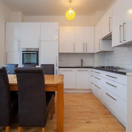 Lovely 2 Bedroom Apartment In Tooting London Exteriör bild