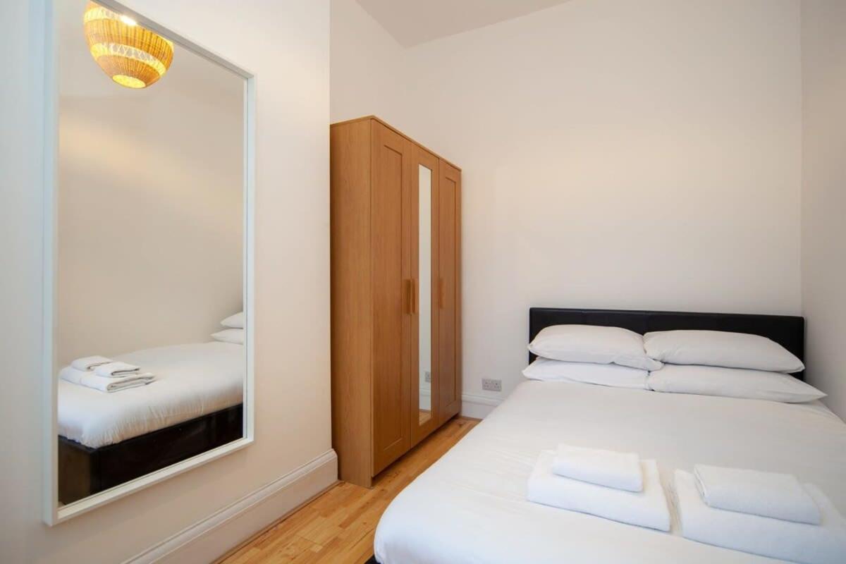 Lovely 2 Bedroom Apartment In Tooting London Exteriör bild